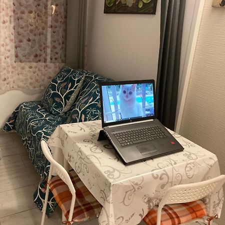 Au Havre De Paix Apartment Gareoult Bagian luar foto