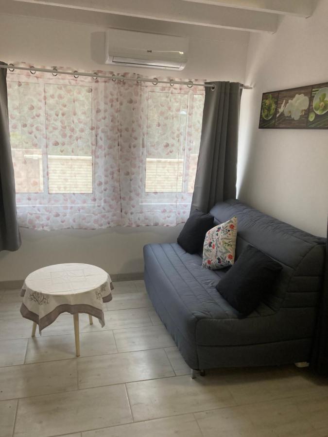 Au Havre De Paix Apartment Gareoult Bagian luar foto