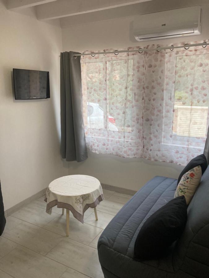 Au Havre De Paix Apartment Gareoult Bagian luar foto